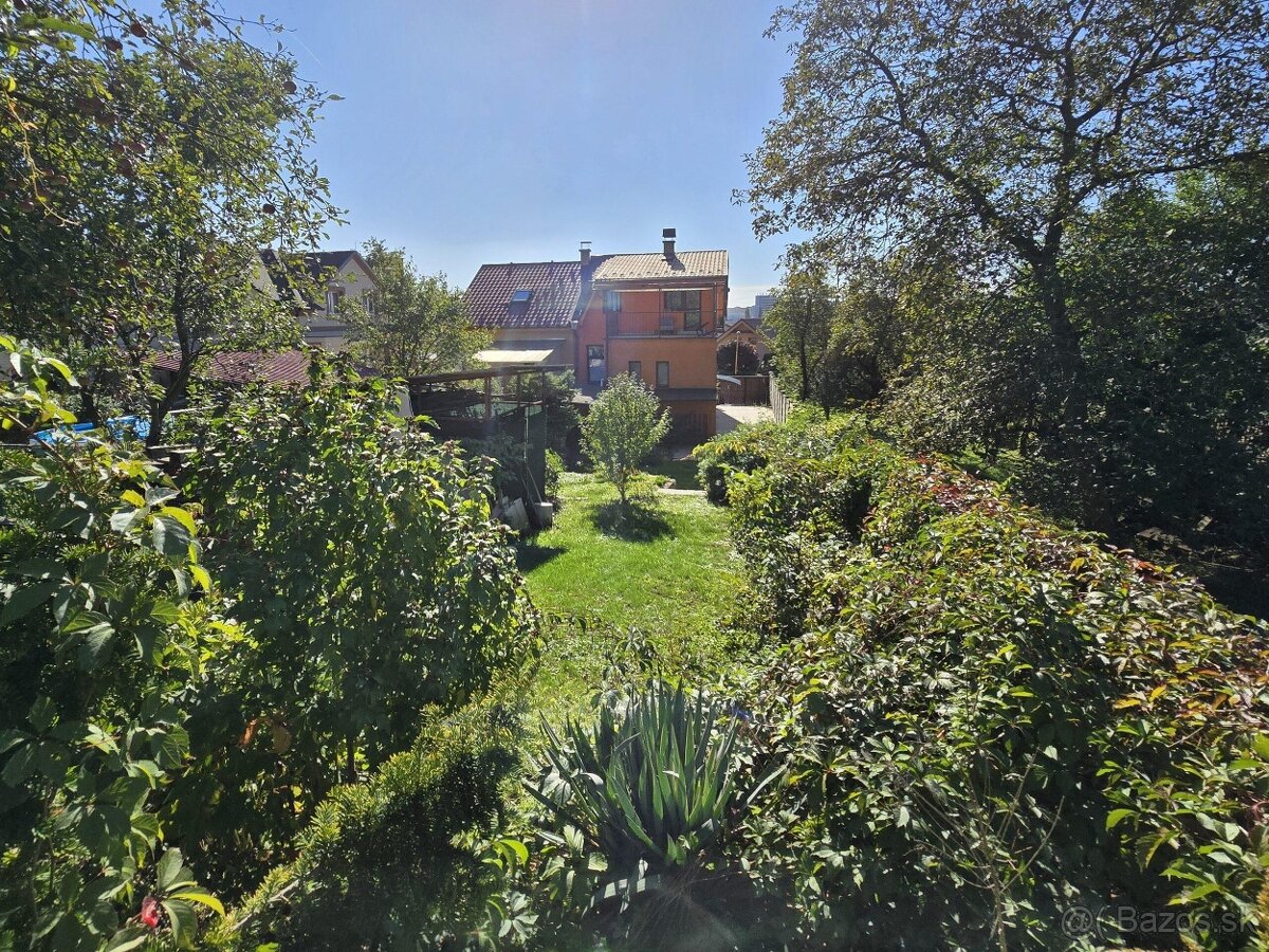 Mestský DOM so záhradou 807 m², 2x kúpeľňa, klíma / Orechová - 19