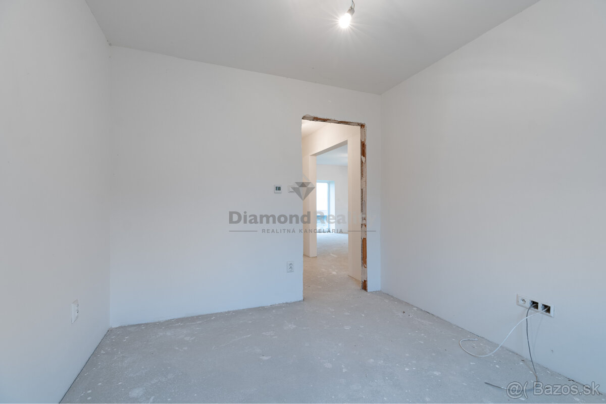 NA PREDAJ JEDNOPODLAŽNÝ 3 IZBOVÝ RODINNÝ DOM SO ZÁHRADOU | K - 19