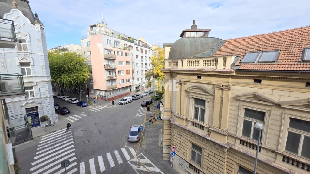 JEDINEČNÝ 2i byt, REKONŠTRUKCIA, 2 x BALKÓN, Kúpeľná ulica,S - 19