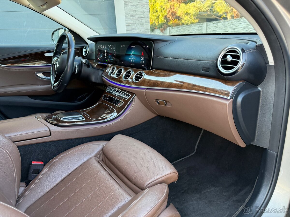 Mercedes-Benz E trieda Sedan - 19