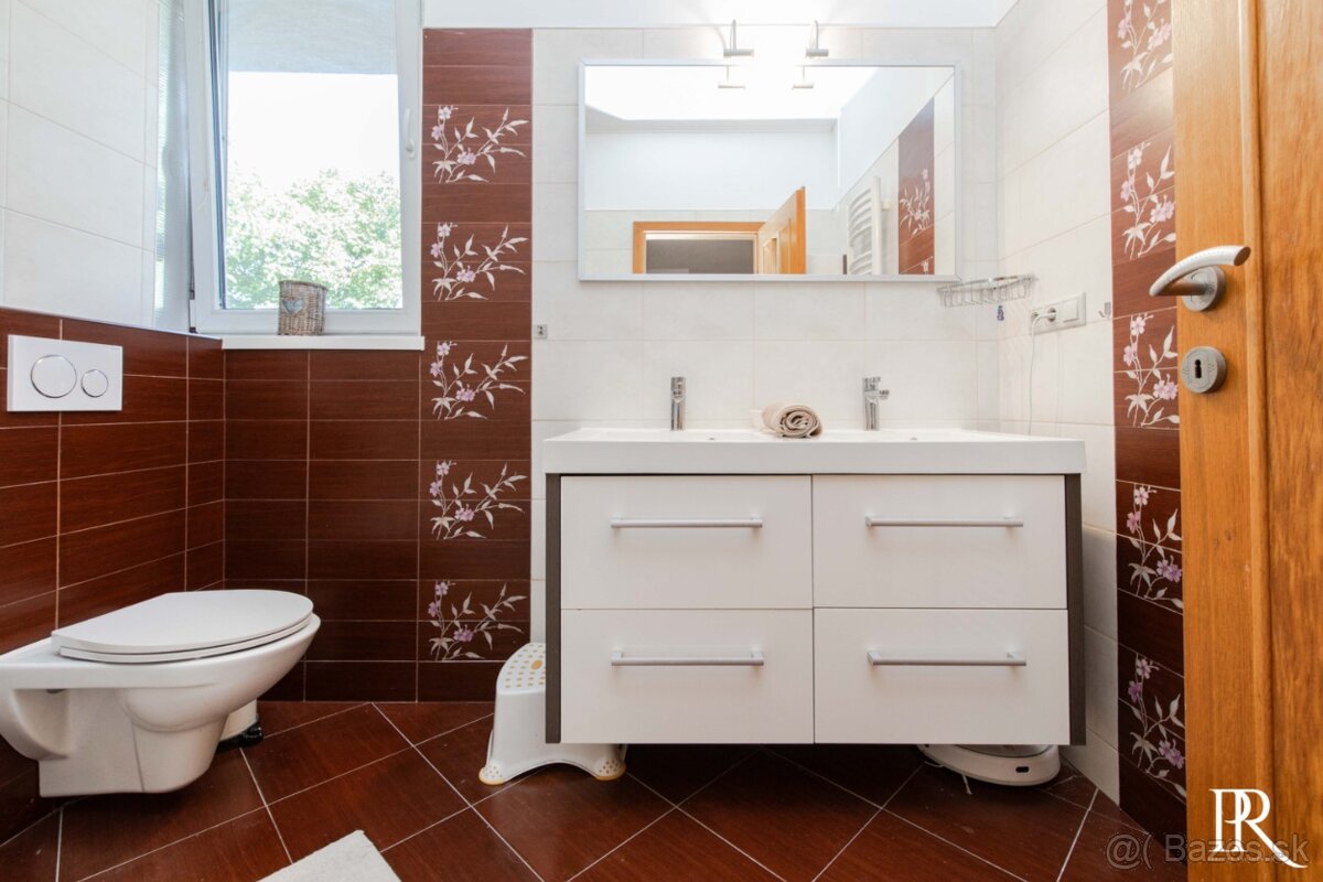 PRÍJEMNÝ 3 IZBOVÝ RD S BAZÉNOM NA BREHU VAJNORSKÝCH JAZIER - 19