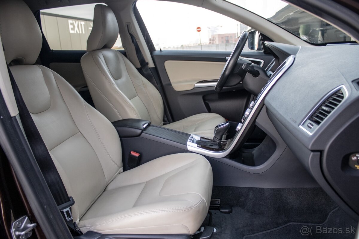 Volvo XC60 D4 2.4L Drive-E Luxury Geartronic AWD - 19