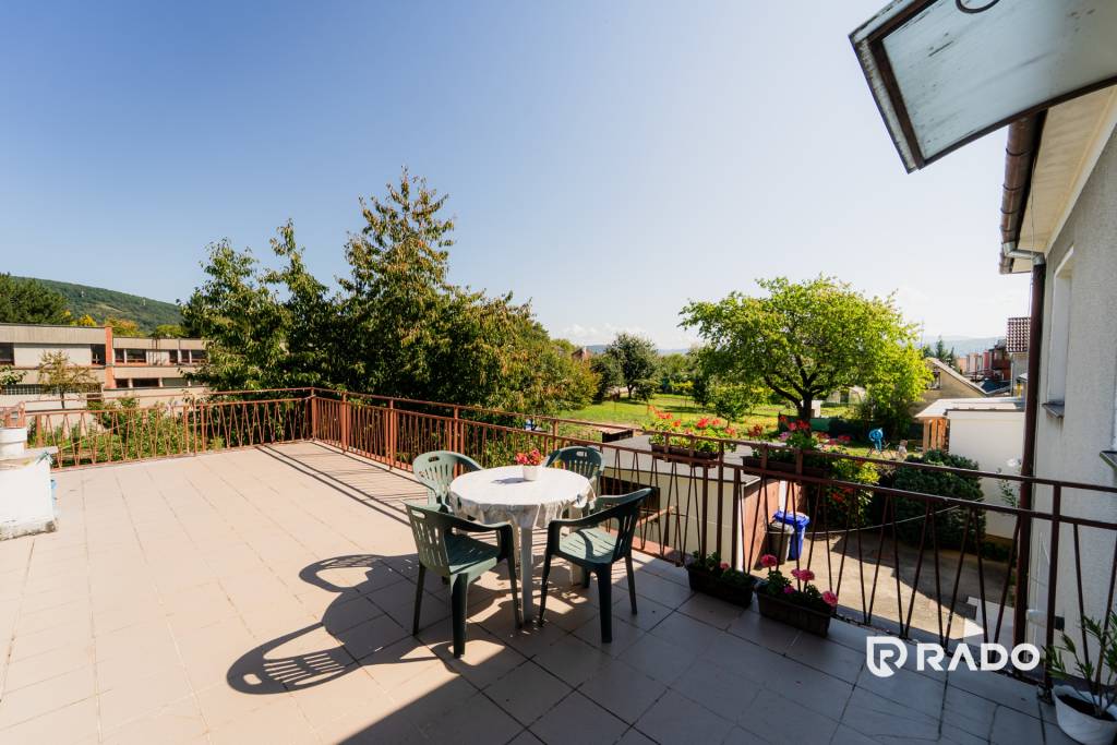 RADO | 8i RD s dvoma garážami a záhradou 974m2 | Zlatovce - 19