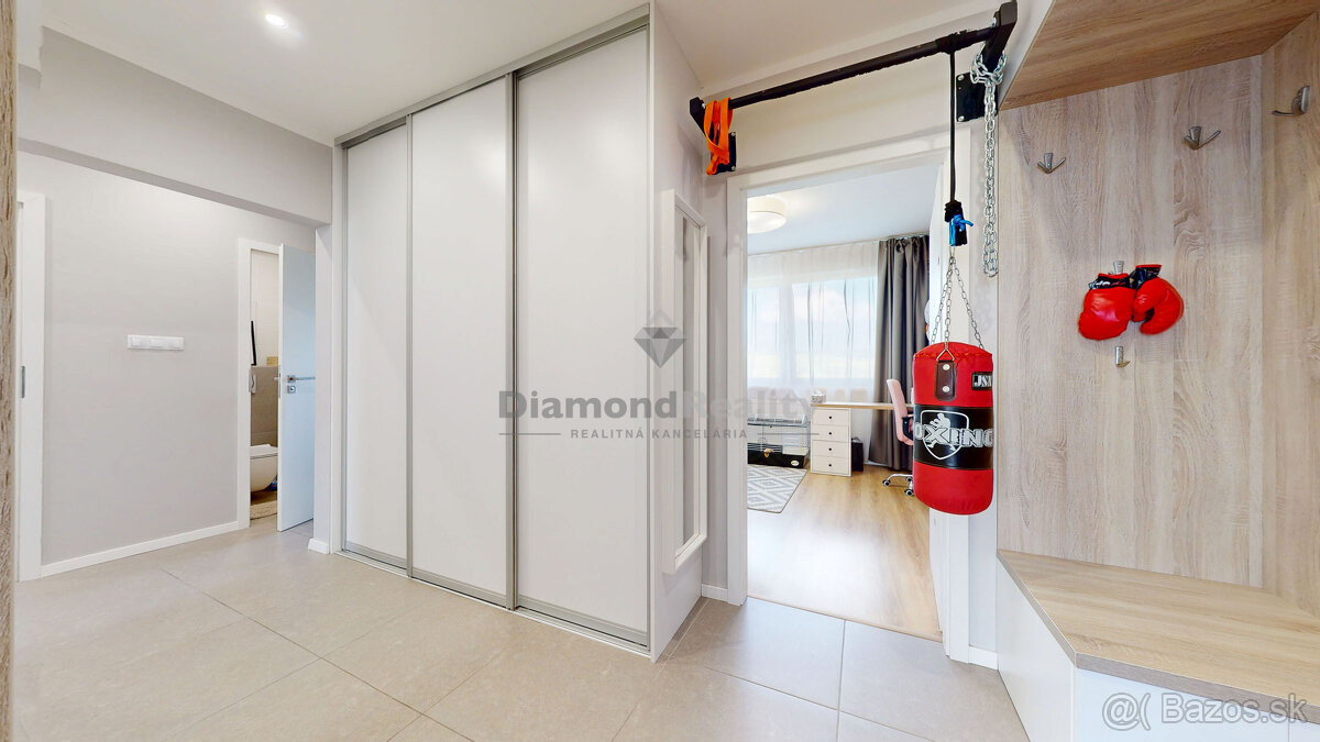 NA PREDAJ VEĽKÝ 4 IZBOVÝ BYT - 96 M2 - DVE LODŽIE, VIEDENSKÁ - 19