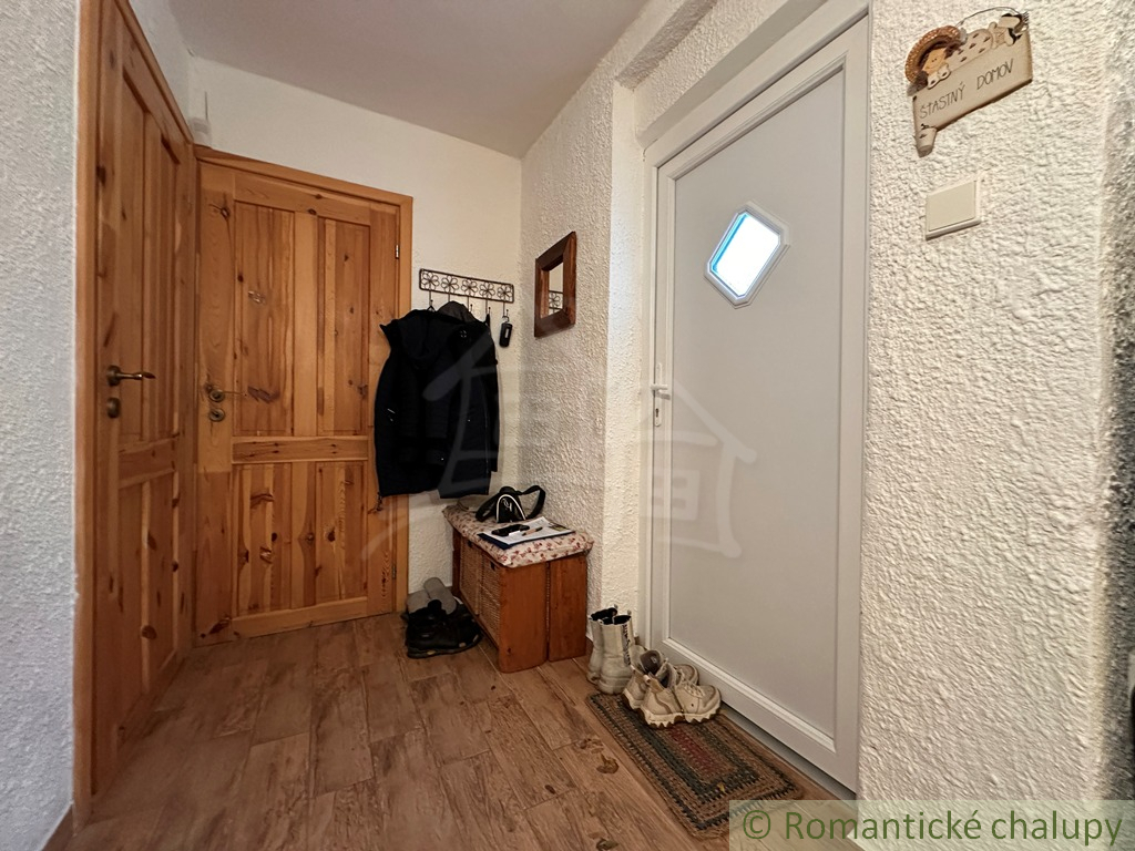 Samota v lese priamo v obci Semerovo Unikátny domček na k - 19