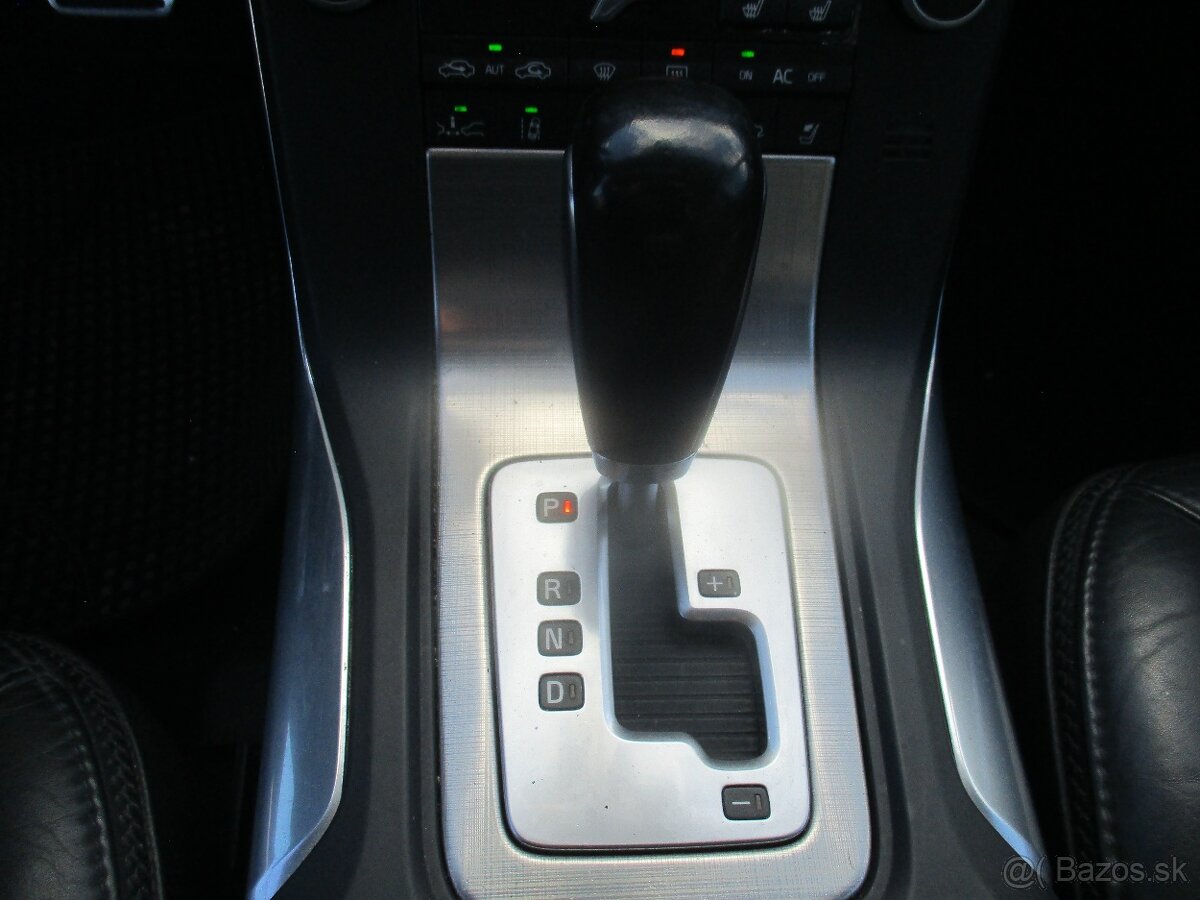 VOLVO XC70 2,4D5 151kw AWD SUMMUM GPS Radar 2011 - 19