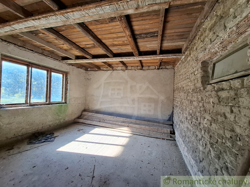 Rozostavaný rodinný dom s veľkým pozemkom v podunajskej ob - 19