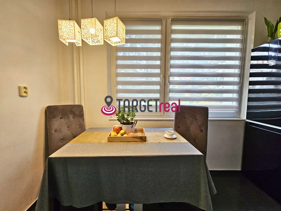 Na predaj veľký kompletne zariadený 3-izbový byt v centre Pi - 19