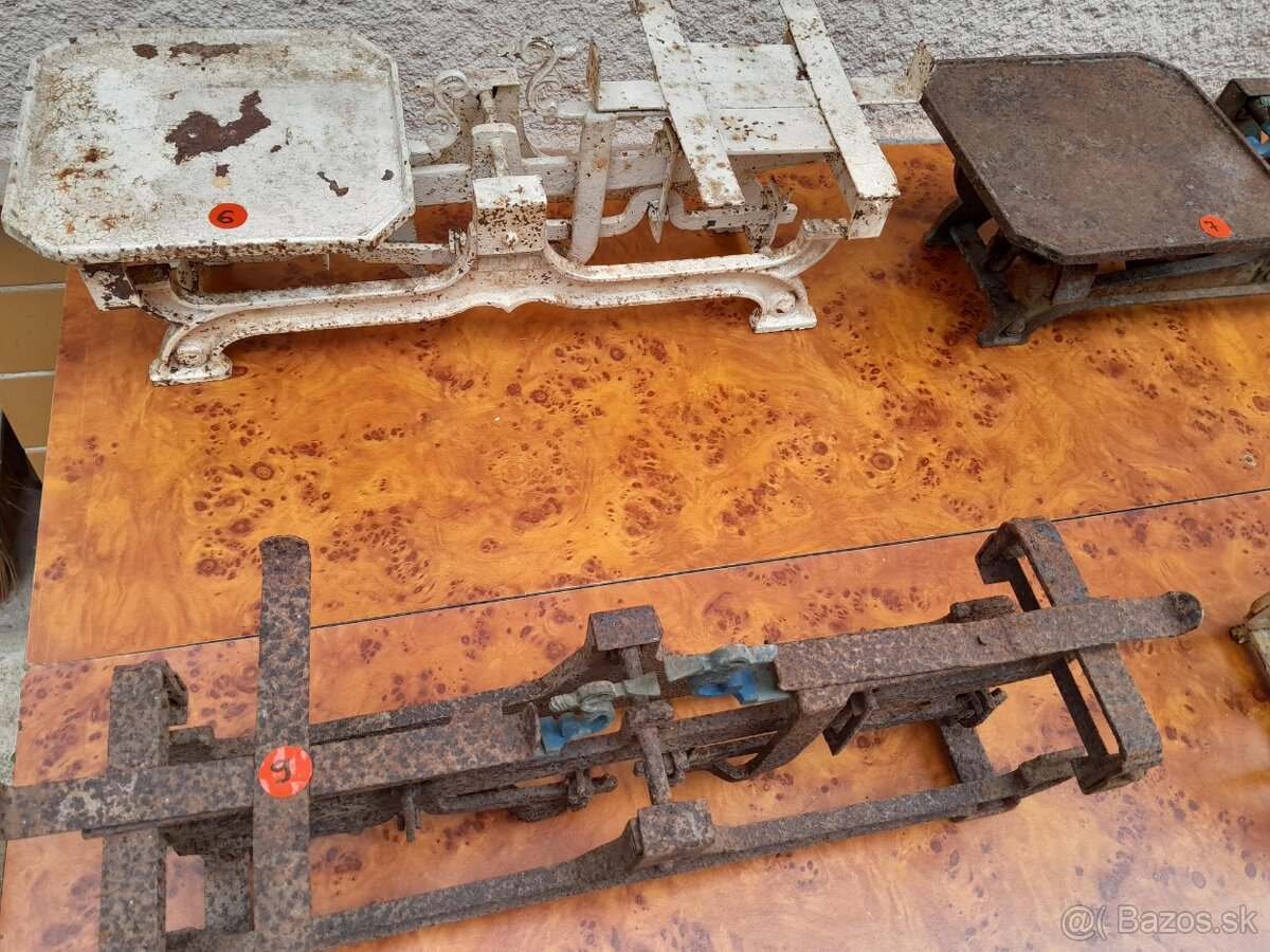 Liatinová váha. - 19