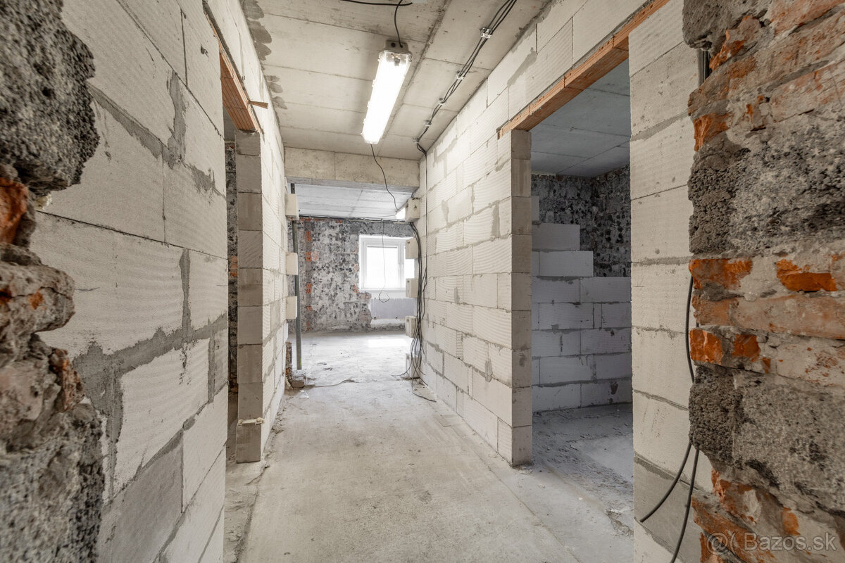 Rozostavaný dom na dokončenie podľa seba s veľkým pozemkom - 19