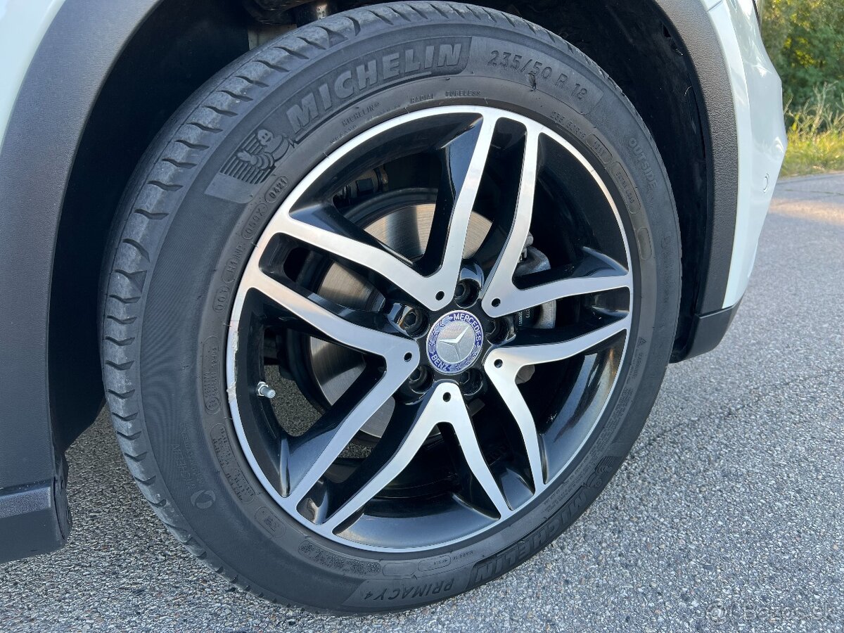 Mercedes-Benz GLA 200 CDI / 1. majiteľ / garážované - 19