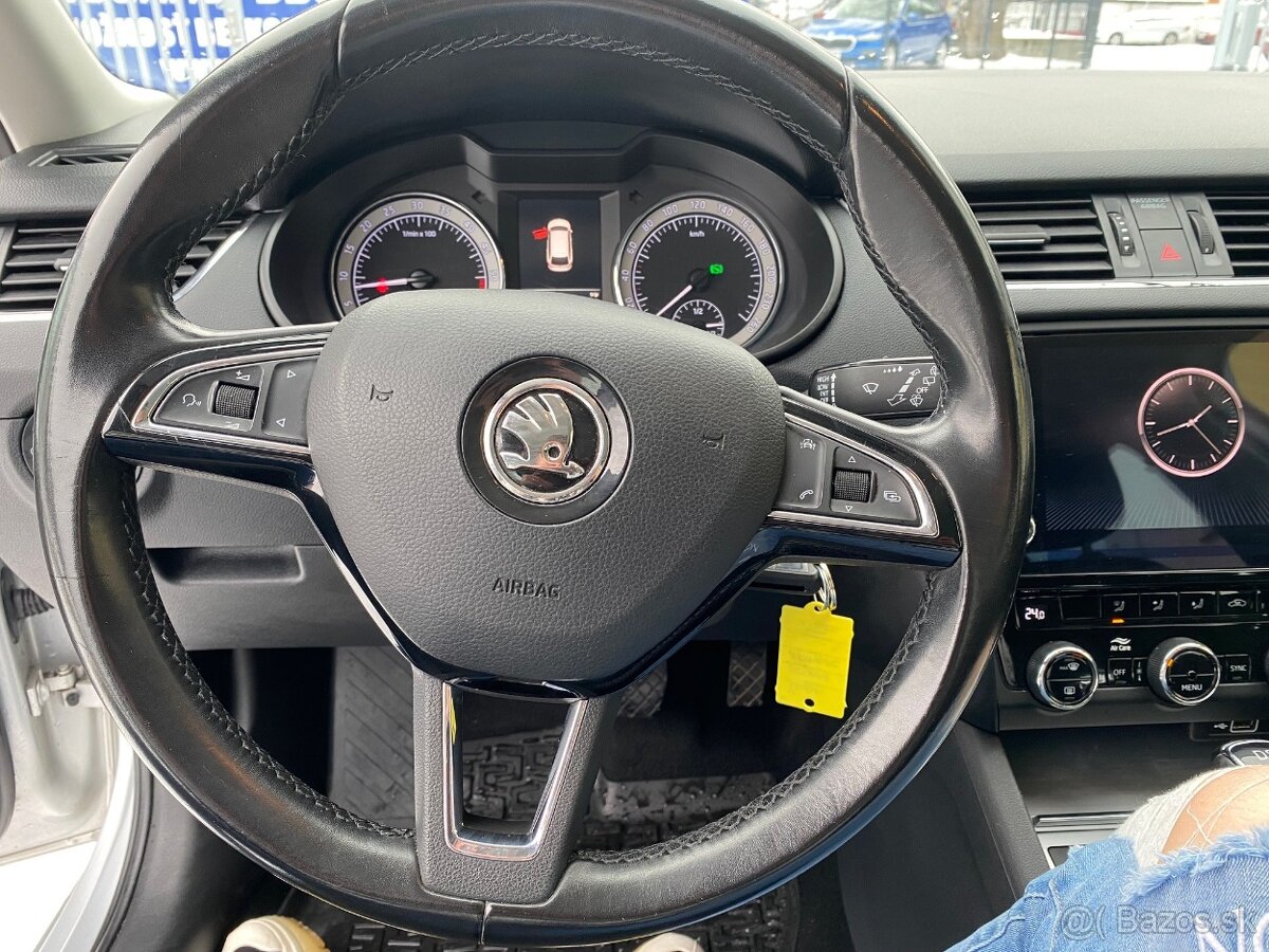 ŠKODA OCTAVIA 1.6 DSG COMBI AMBITION - 19