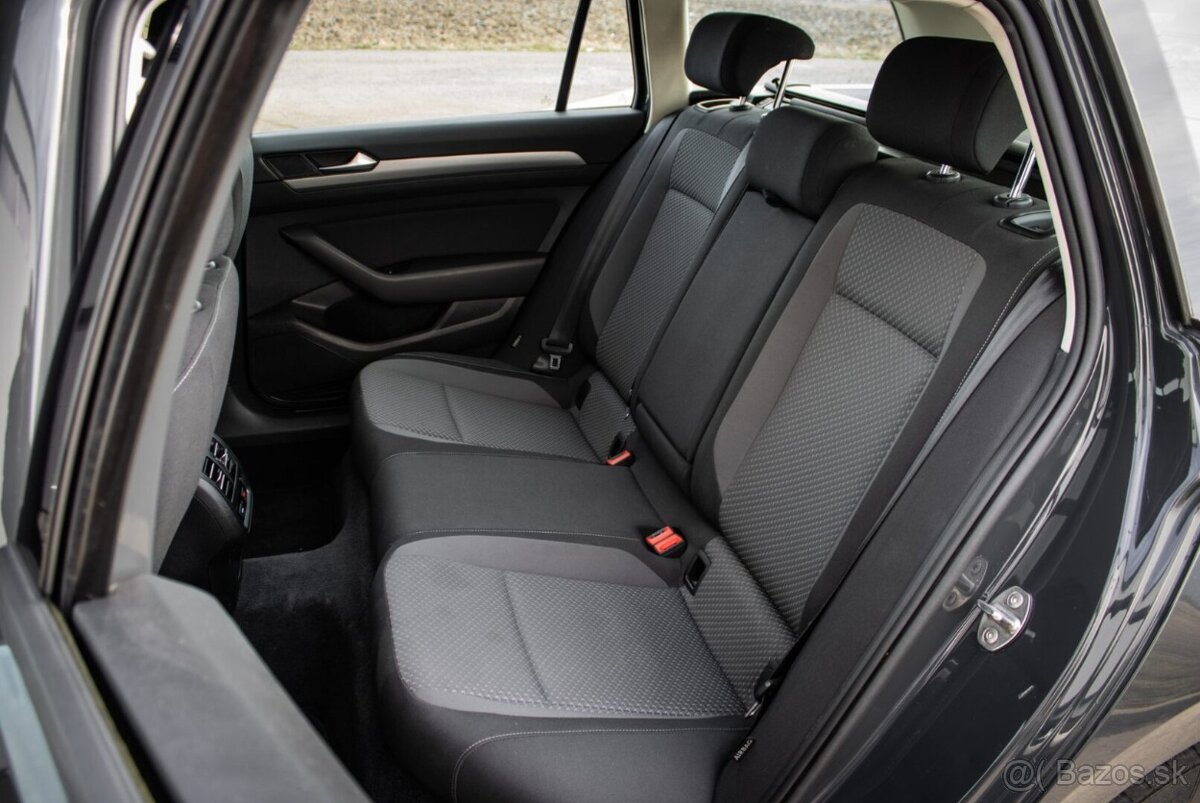 Volkswagen Passat Variant 2.0 TDI 2018 manuál - 19