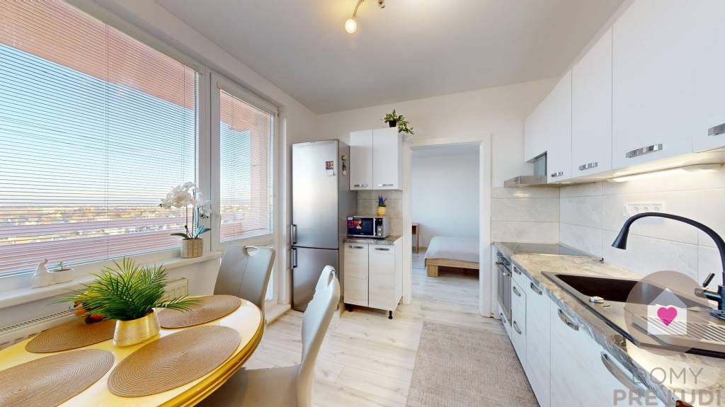 ZREKONŠTRUOVANÝ 3-IZBOVÝ BYT (74 m2) S BALKÓNOM, PIVNICOU, 2 - 19