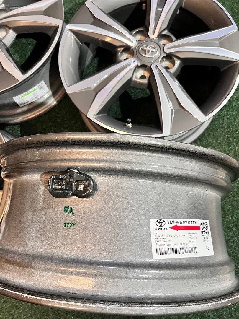5x114,3 R17 Toyota C-HR - originál alu disky + senzor - TOP - 19