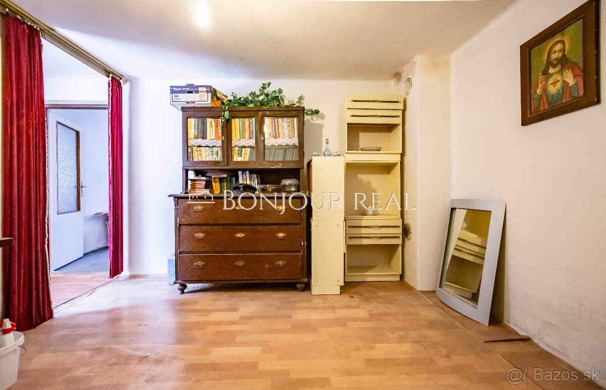 MALEBNÝ SEDLIACKY DOM V HORNÝCH OREŠANOCH S POZEMKOM 557m2 - 19