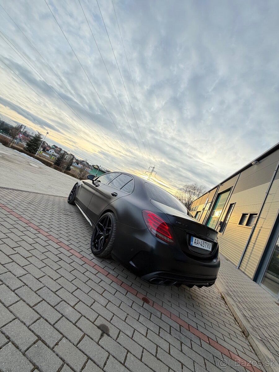 Mercedes AMG C63s - 19