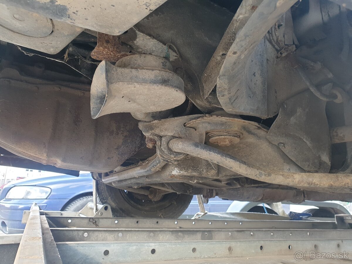 Audi 100 c3 doutník sedan 5V 2.3 benzín - 19