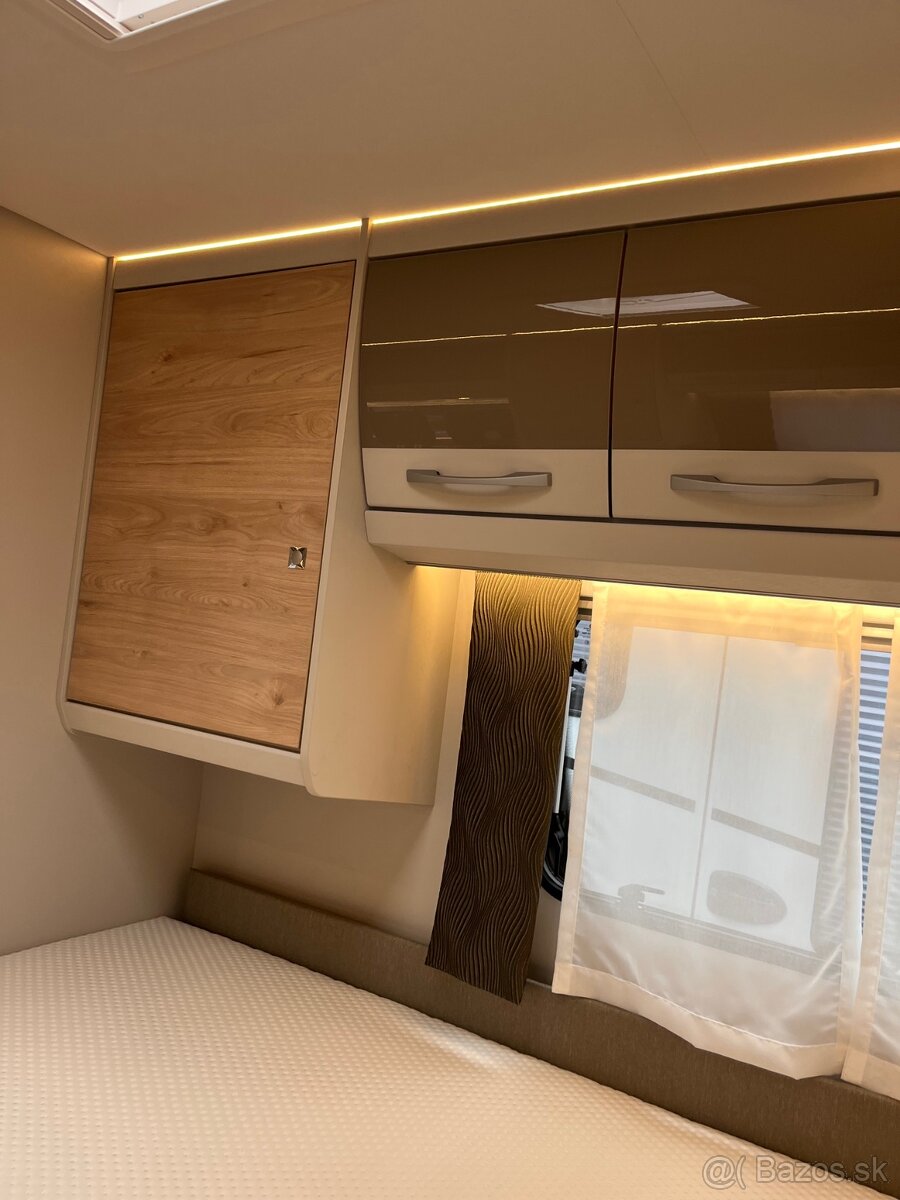 Predám karavan Dethleffs Nomad 460 EL jazdené - 19