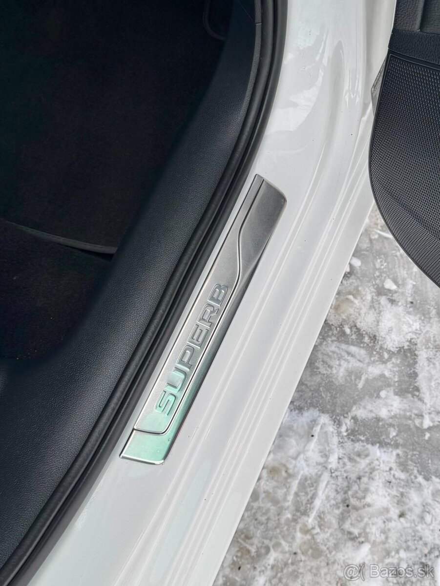 Škoda Superb Combi 2.0 TDI DSG • ACC • Matrix • Model 2022 - 19