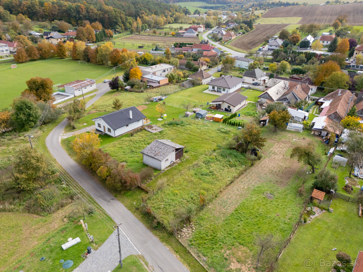 Exkluzívne iba u nás na predaj stavebný pozemok 1251m2 , Bre - 19