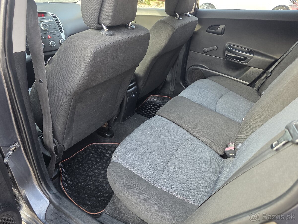 Kia Ceed • 1.4 CVVT • Facelift • mod. 2011 • Veľký Servis - 19