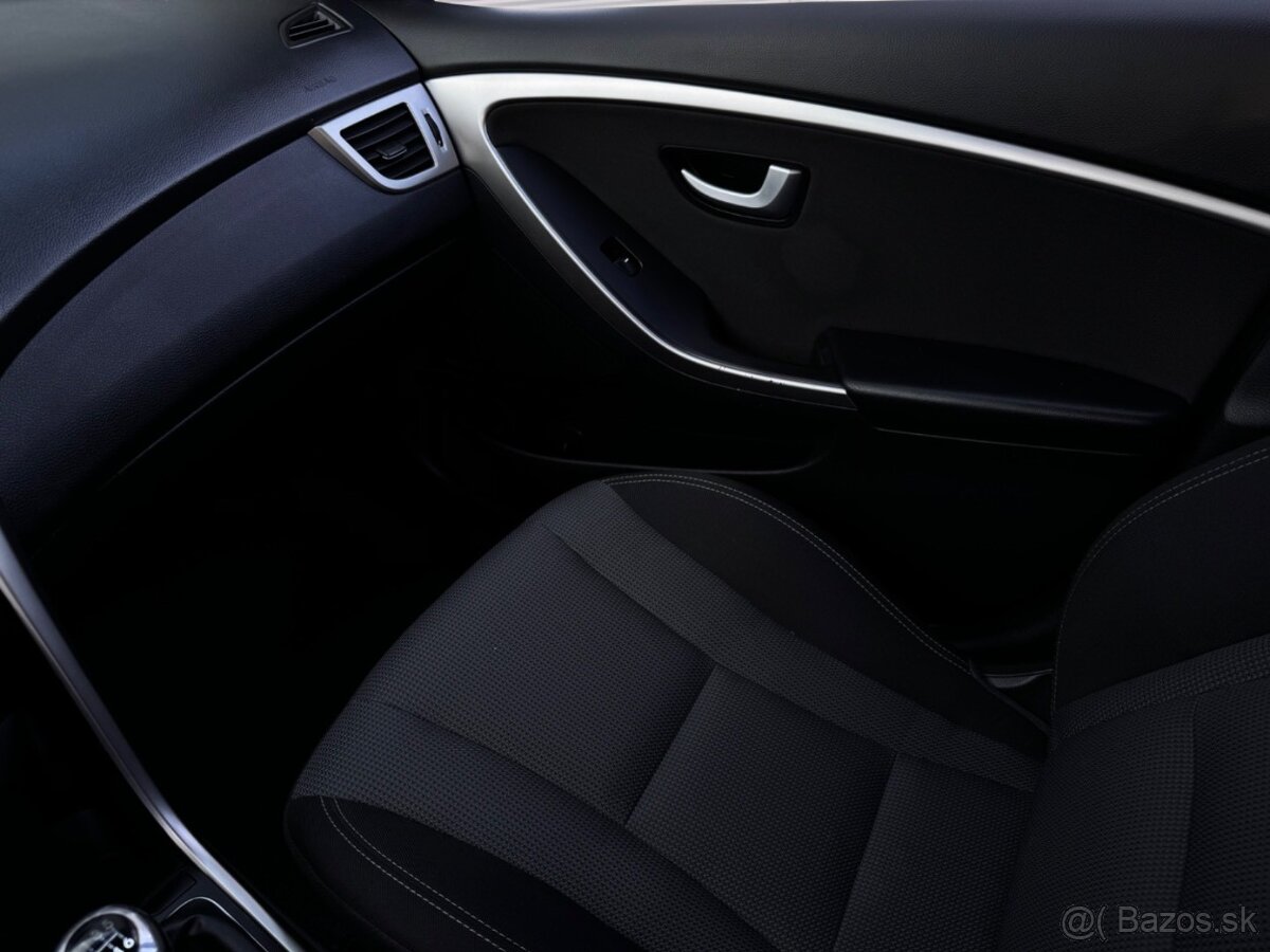 Hyundai i30 CW 1.6i MPI CVVT Family - 19