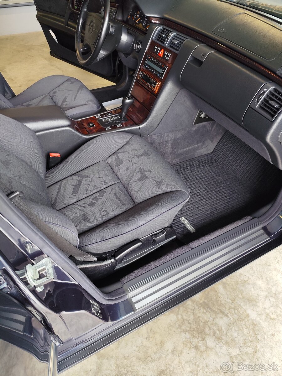 Mercedes-Benz E trieda Sedan 320 - 19