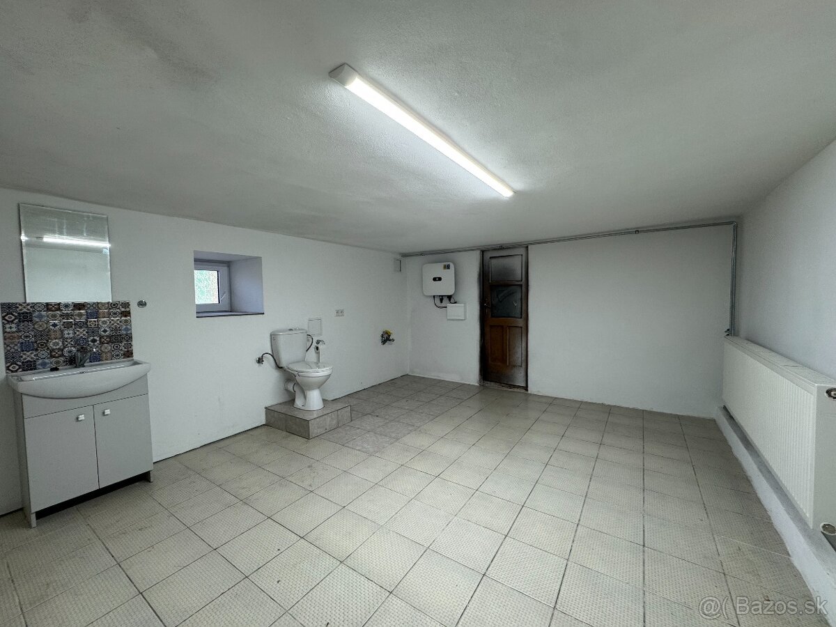 Veľký 4 izbový rodinný dom s bazénom, Krásno - Partizánske - 19