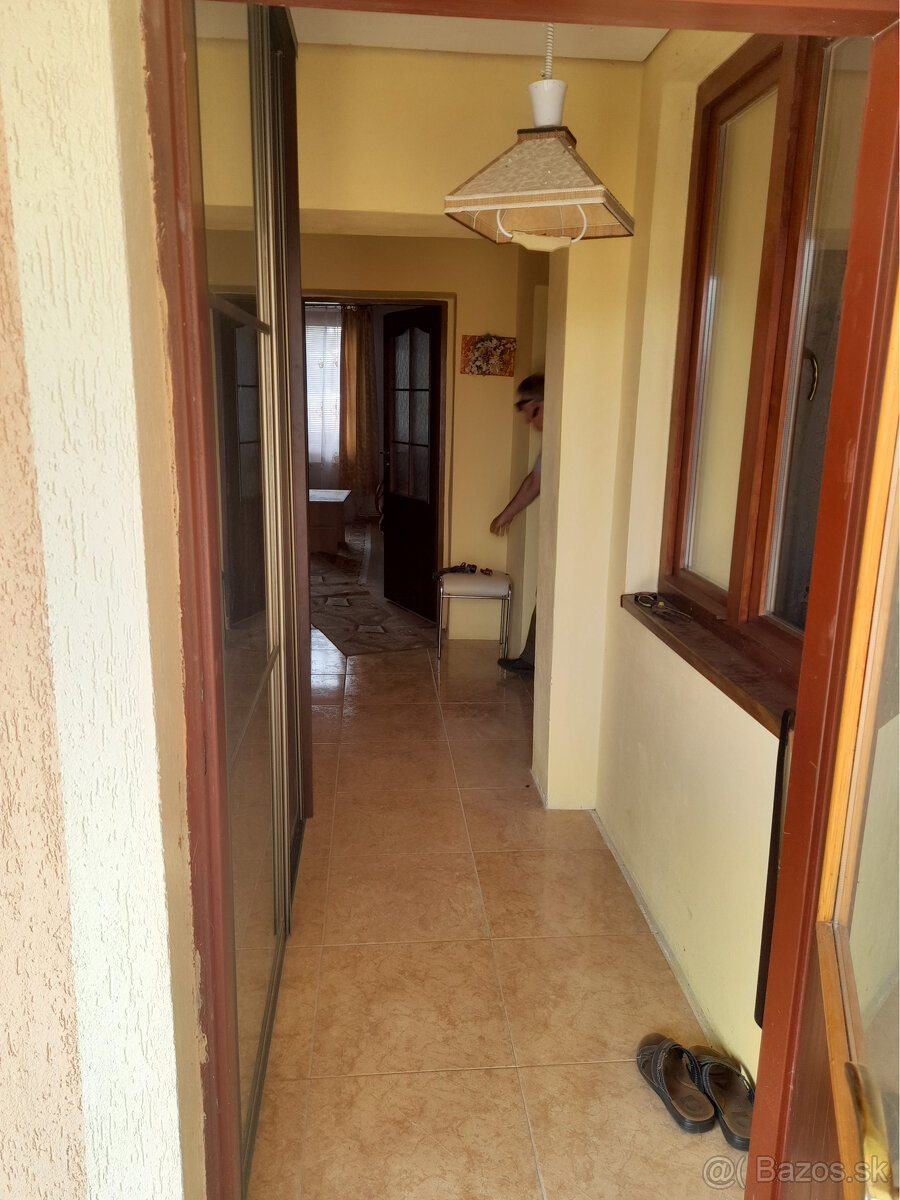 Znížená cena ::Predaj rodinného domu s veľkým pozemkom – kom - 19