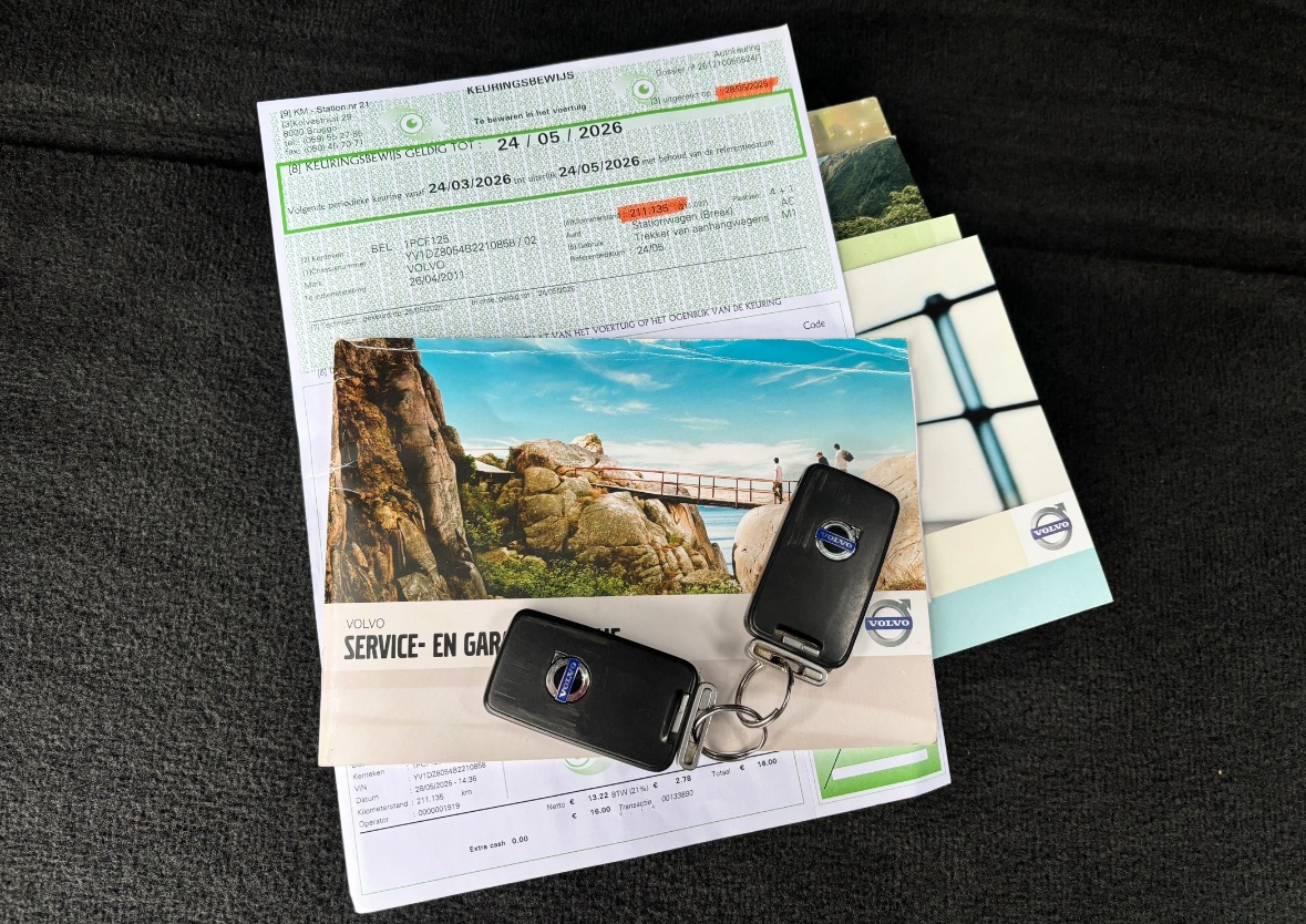 VOLVO XC60 2.4 D3 AWD SUMMUM •Ťažné •Manuál •Panorama - 19