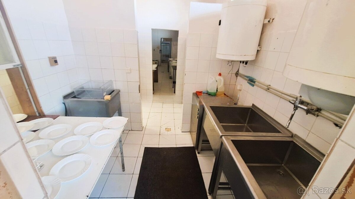 Reprezentatívny multifunkčný objekt - 19