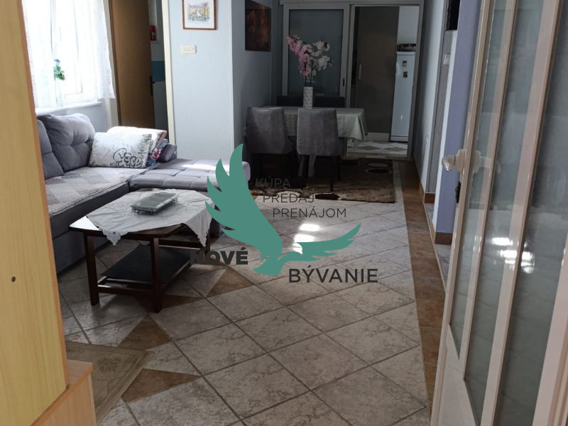 Chorvátsko - Na predaj dom s dvoma apartmánmi len 90 m od mo - 19