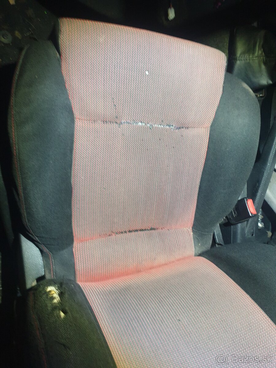 Rozpredam Golf 4 1,6 benzin 74kw - 19