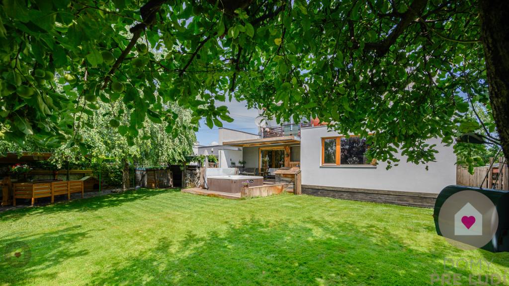 MA/ZOHOR - Rodinný dom s 2 bytovými jednotkami a 3 garážami - 19