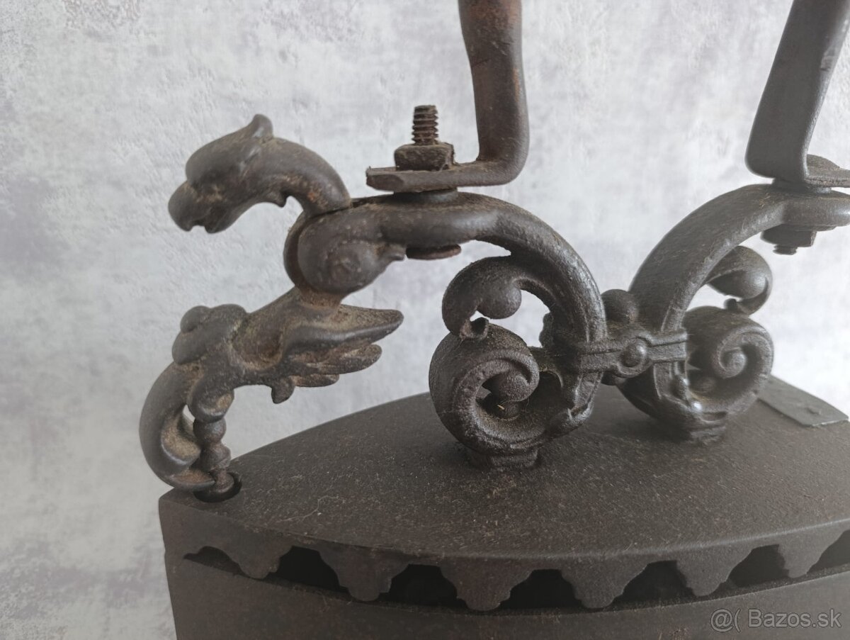 Velká stará atypická a málo běžná žehlička DRAK - 19