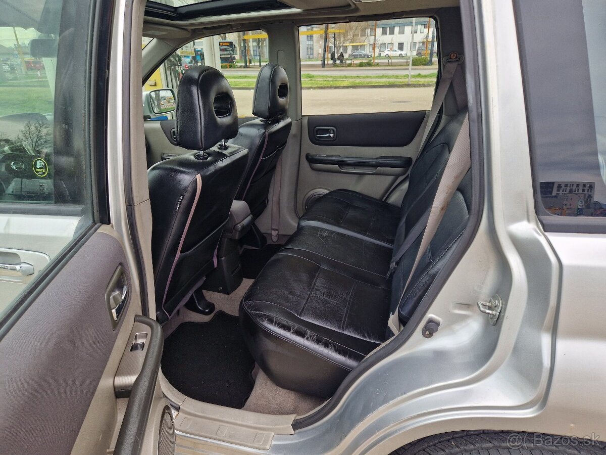Nissan X-Trail 2.2 dCi Elegance - 19