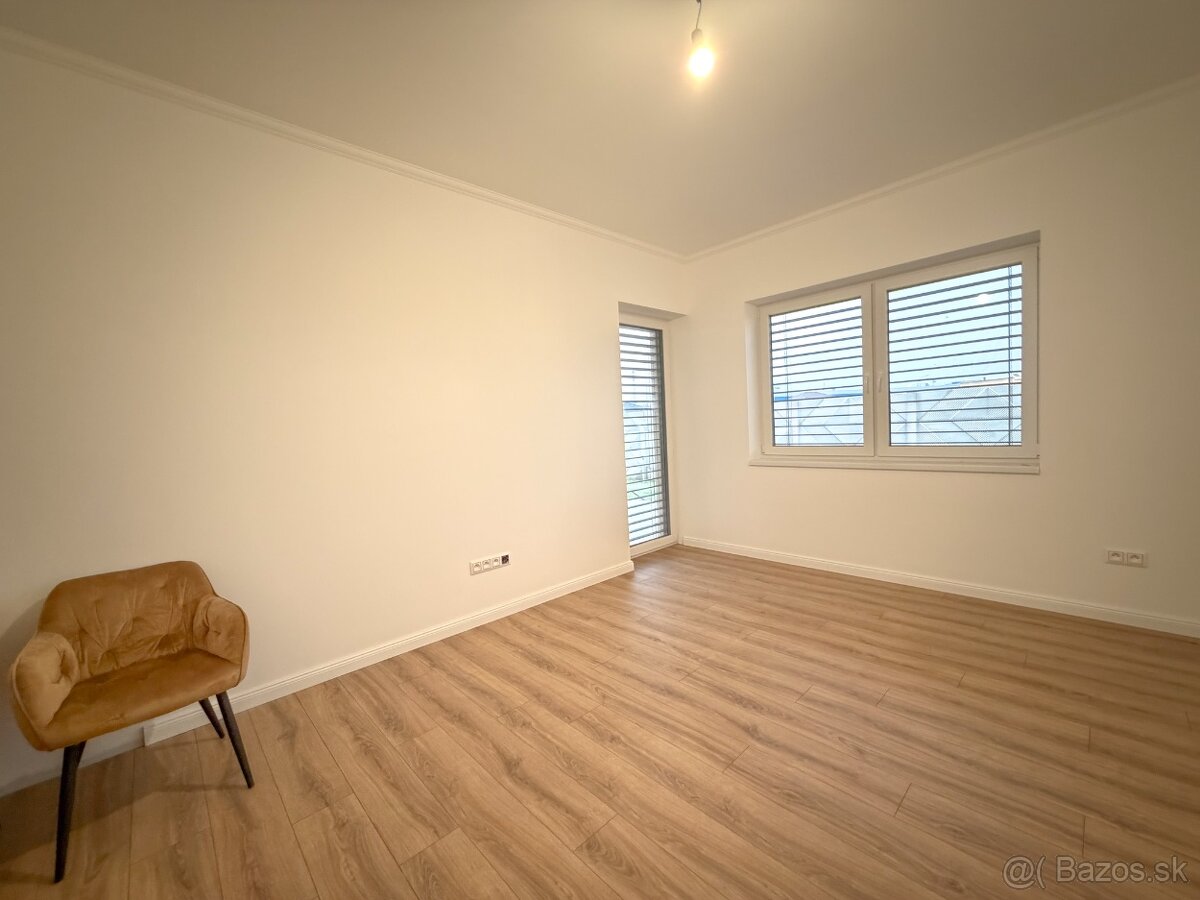 Nadštandardný rodinný dom s kompletným zariadením - 19