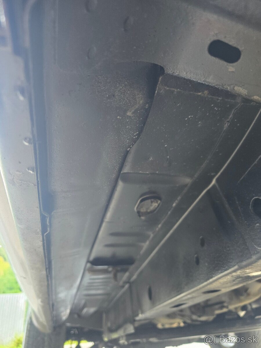 Jeep Cherokee 2,5CRD SPORT // MANUAL // BEZ KOROZIE / - 19