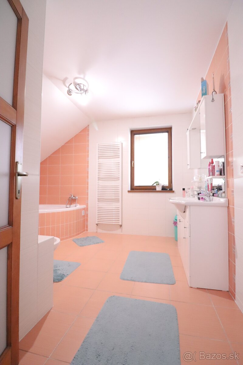 Komfortný dvojpodlažný rodinný dom - 19