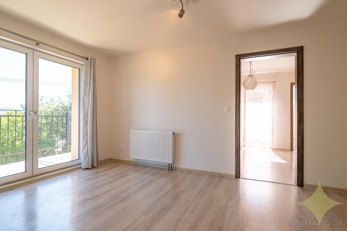 Exkluzívne na predaj krásny rodinný dom so 4mi apartmánmi s - 19