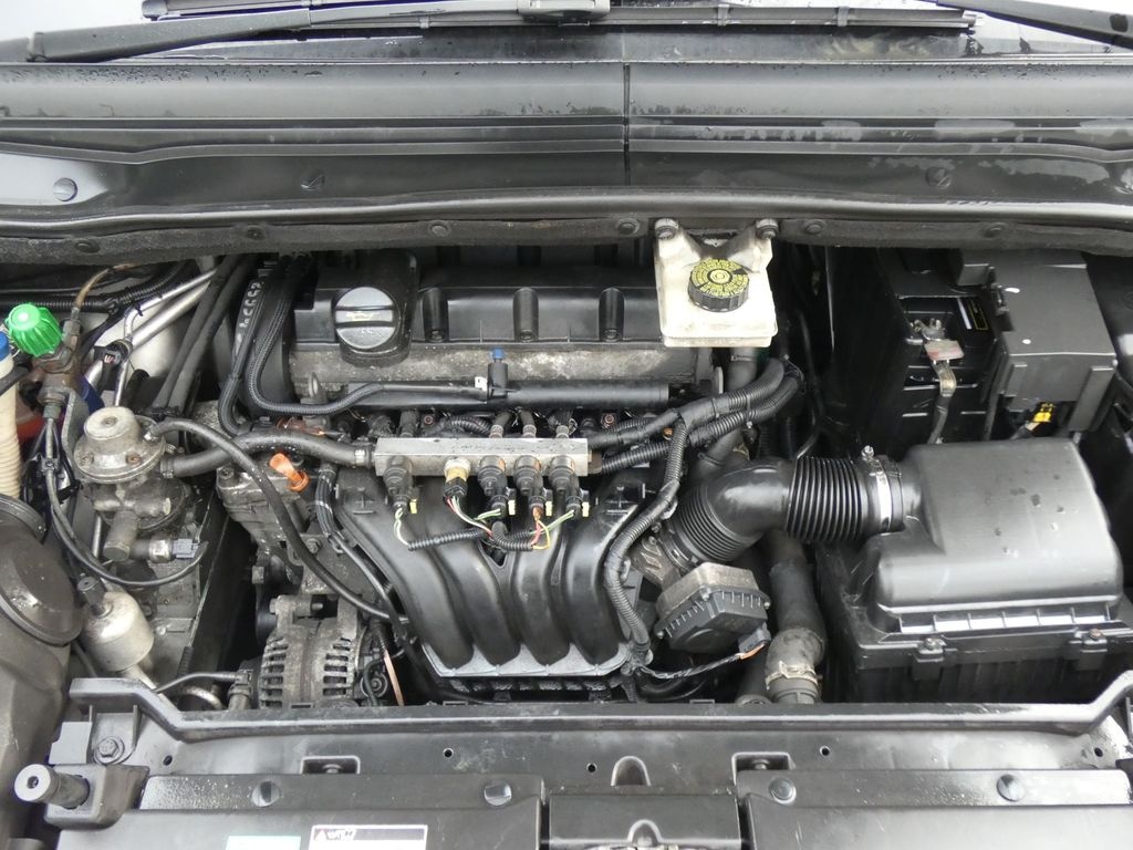 Citroën C4 Picasso 1.8 CNG originál - 19