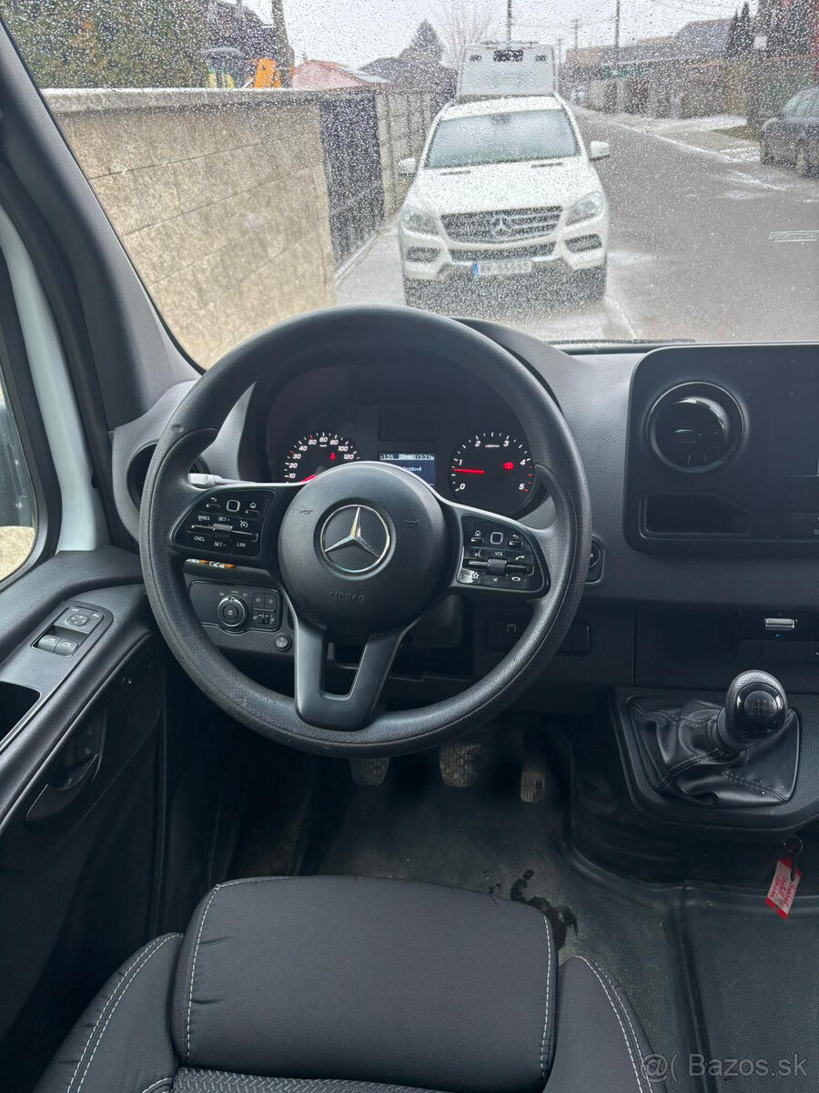 Mercedes-Benz Sprinter 519 - mini ťahač so spaním - 19