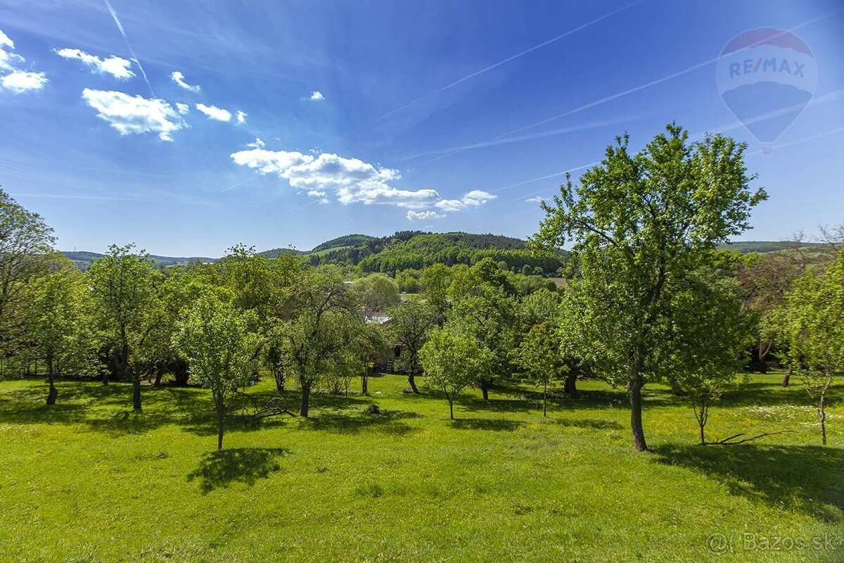 NA PREDAJ: Rodinný dom s veľkým pozemkom (6800 m2) a nádhern - 19