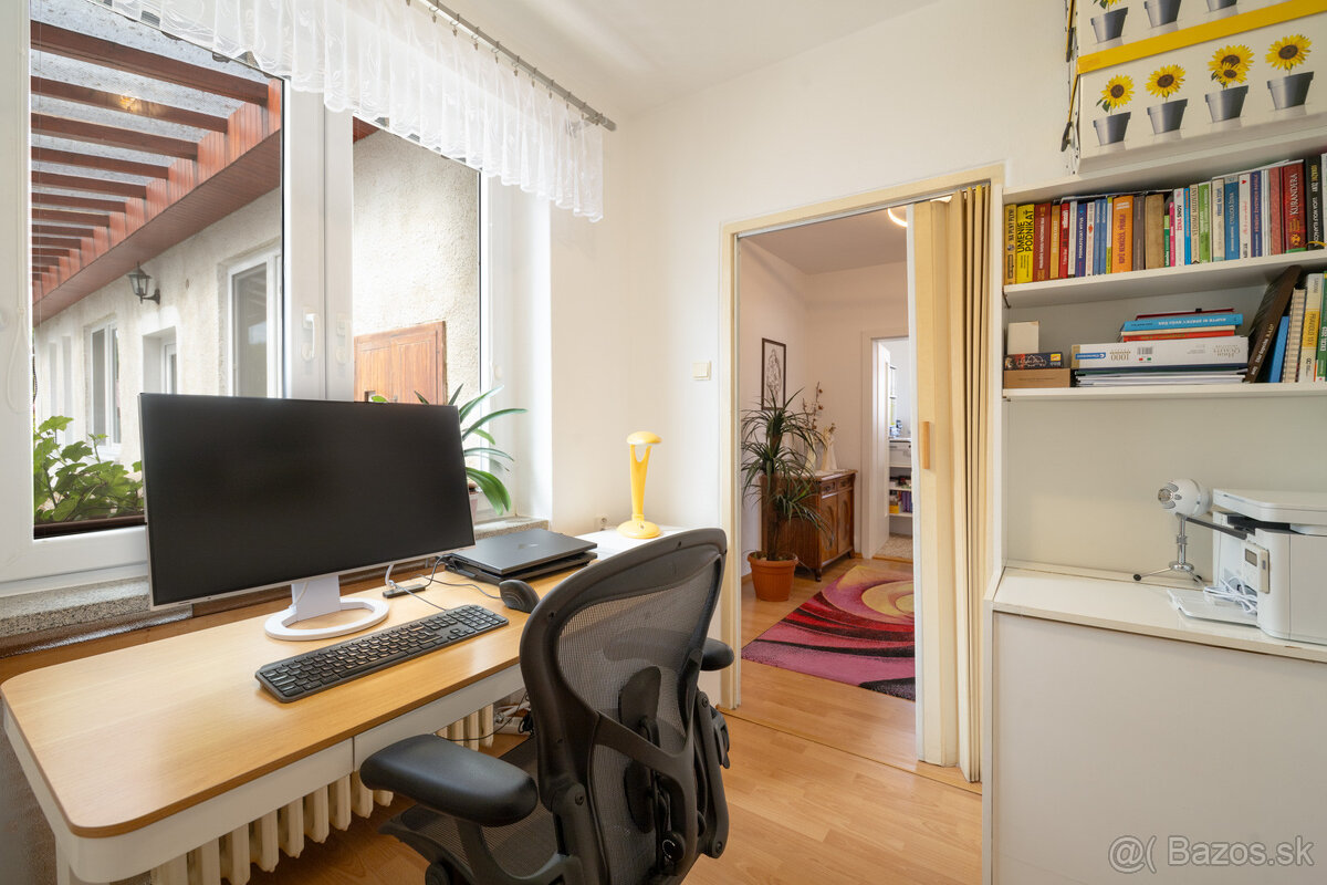 REZERVOVANÉ: Na predaj priestranný dom s veľkým pozemkom v P - 19