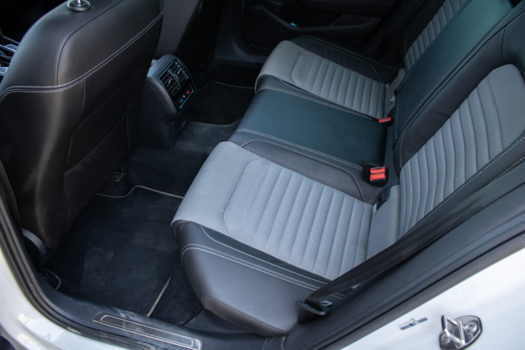 Volkswagen Passat 2.0 TDI R-line B8 - 19