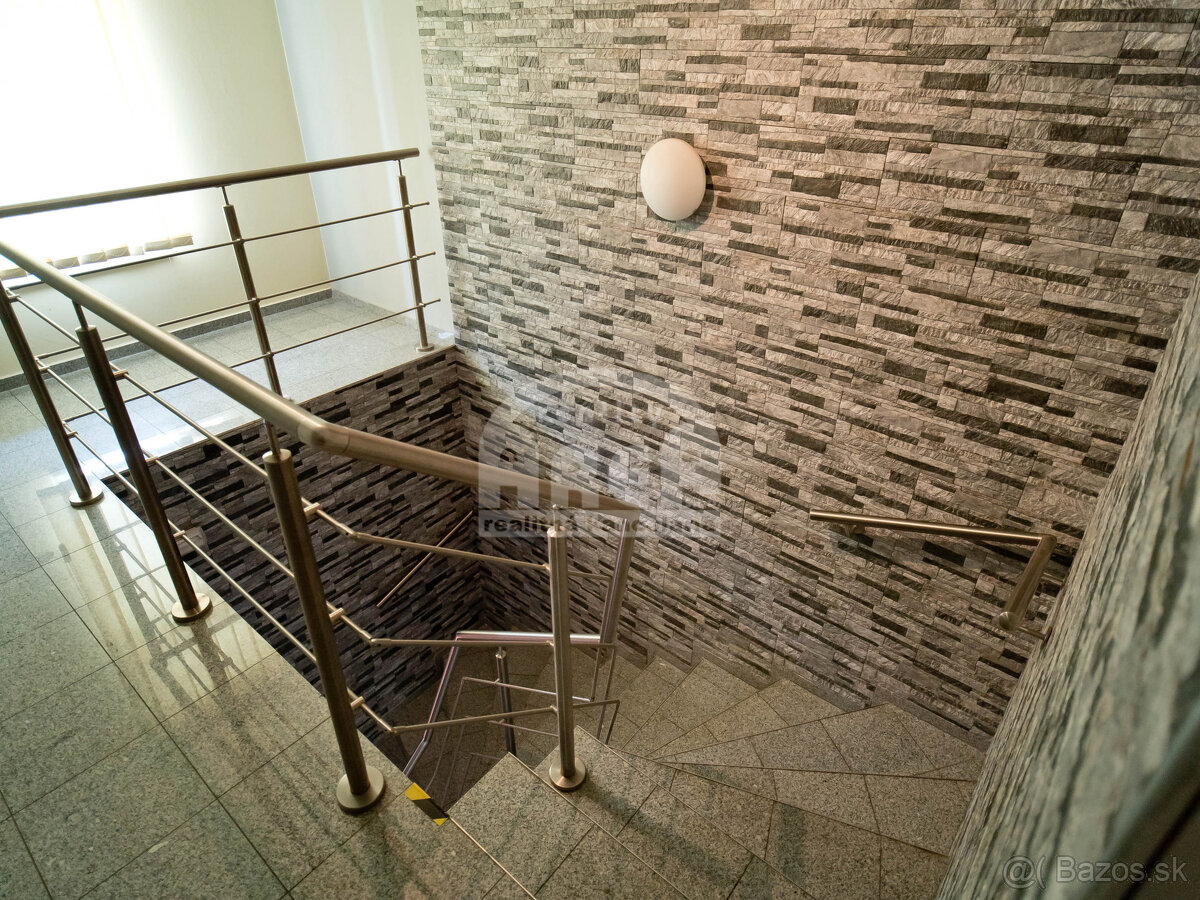 Komerčná budova v širšom centre mesta Vranov nad Topľou - 19