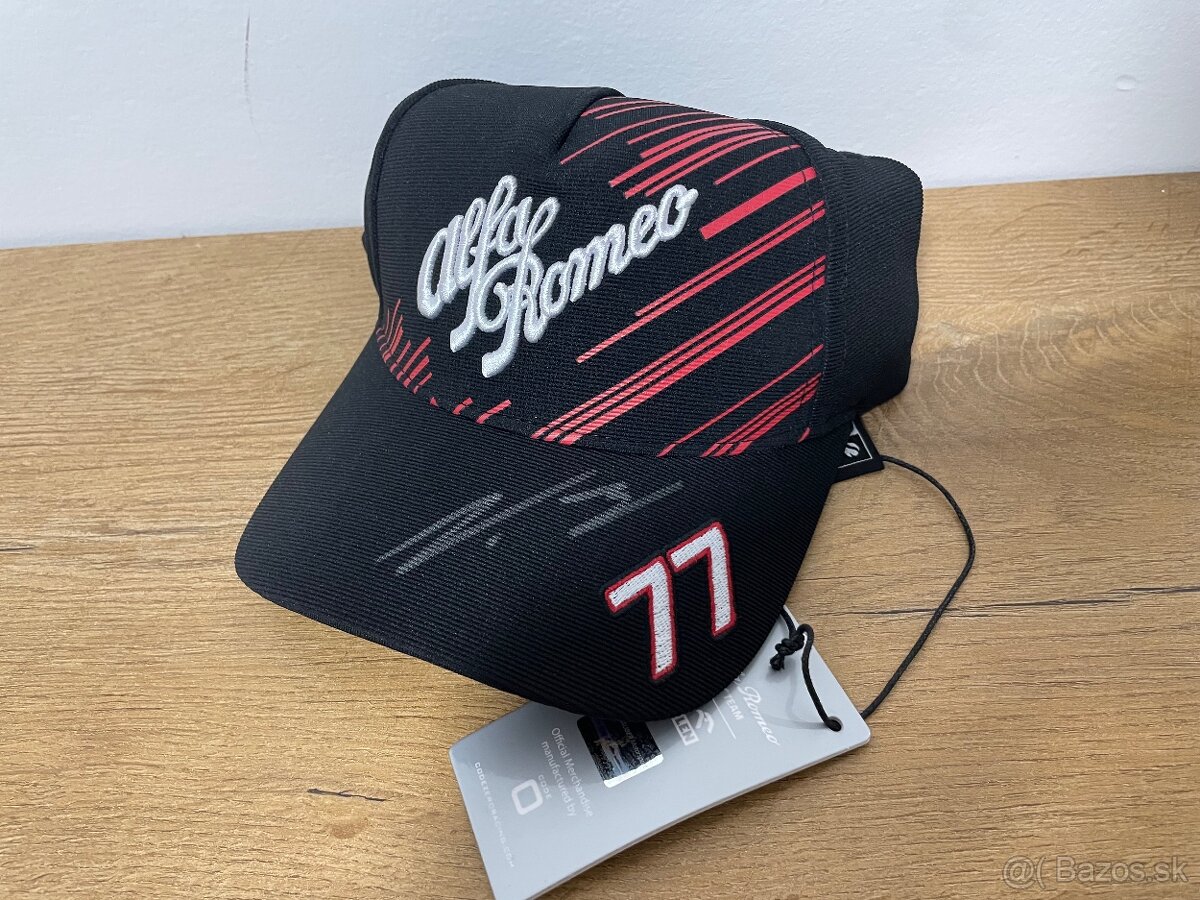 F1 helmy, šiltovky a modely - 19