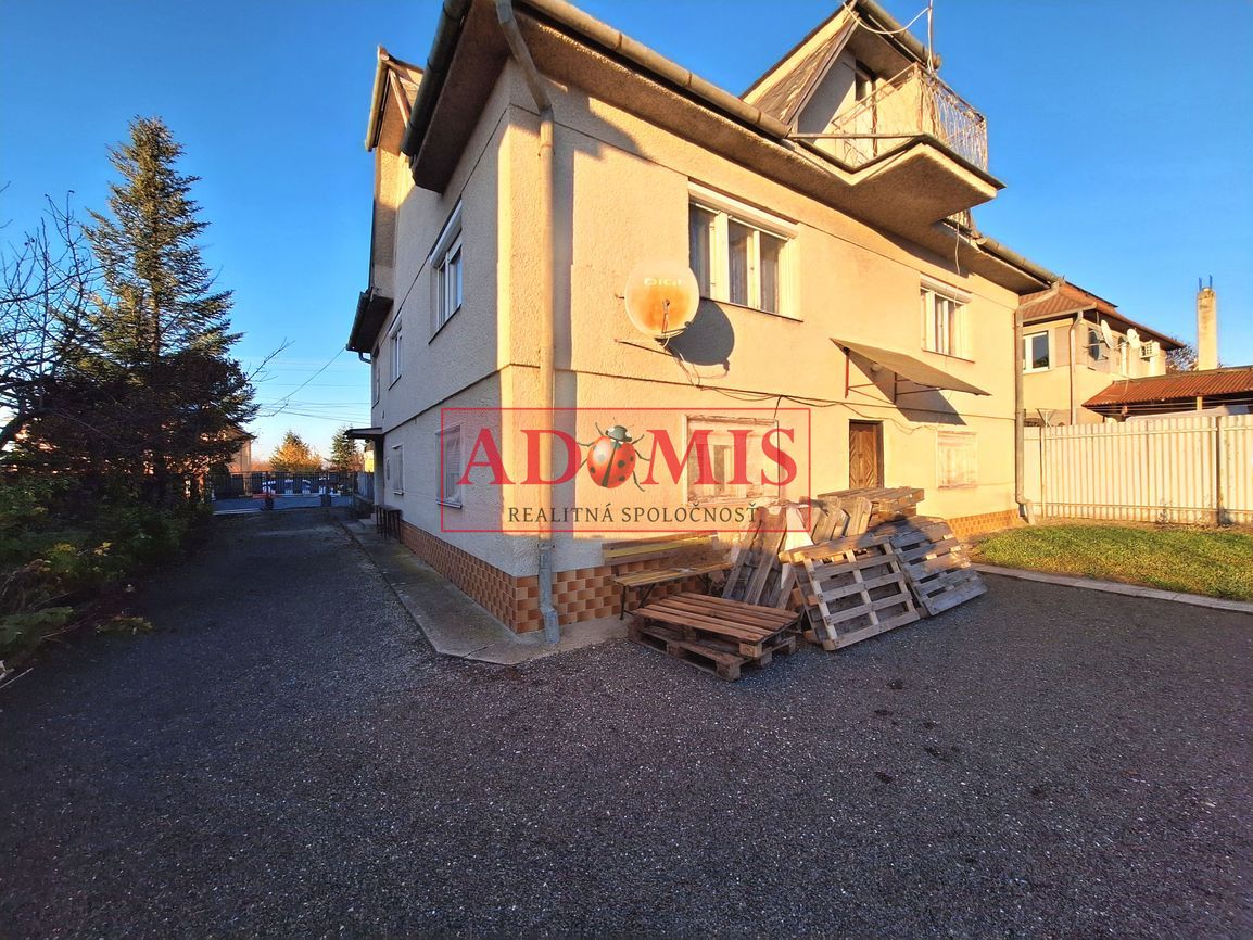 ADOMIS - predáme rodinný dom 2.podlažný 250m2, pozemok 800m2 - 19