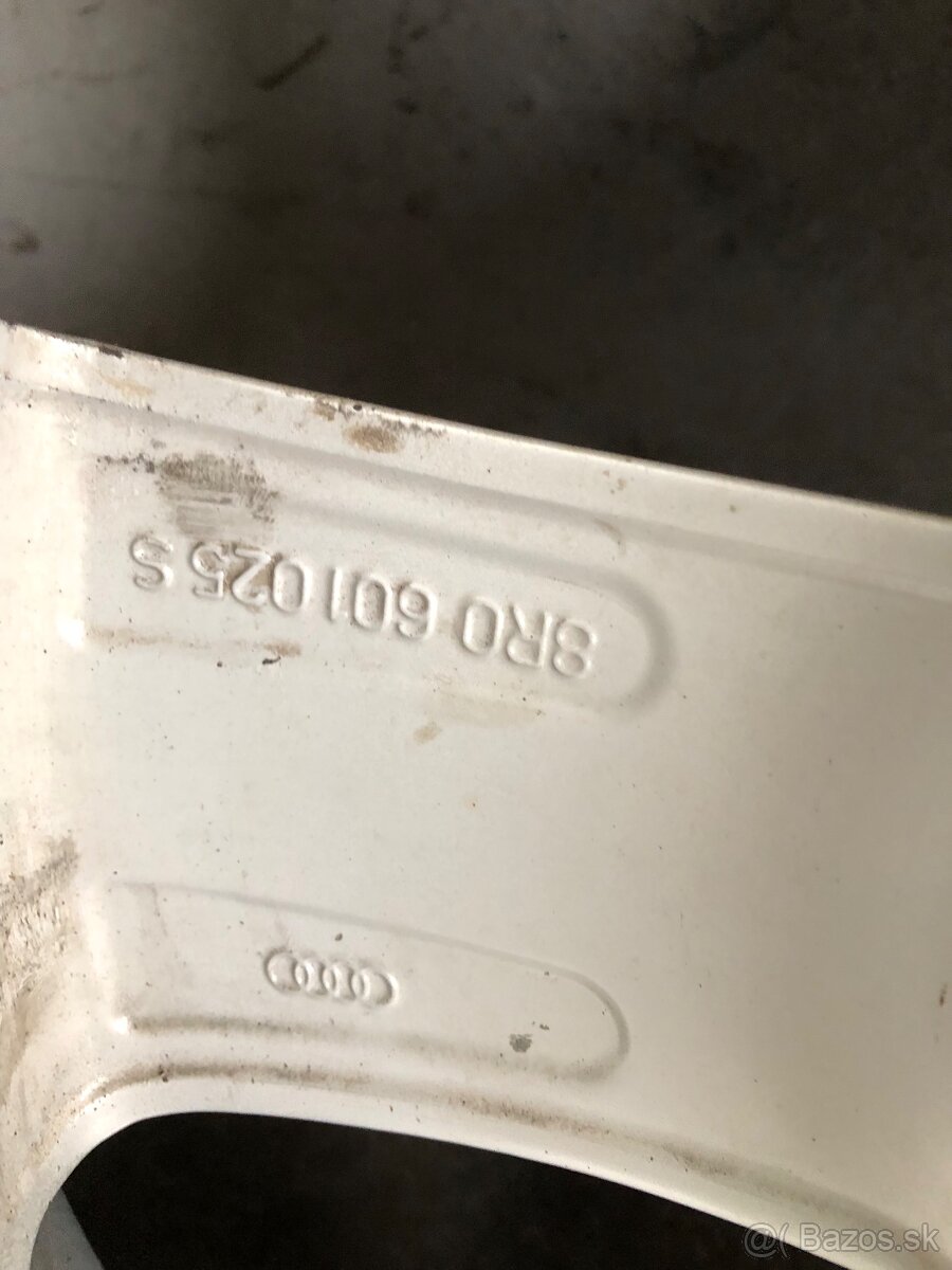 Audi elektróny R17 - 19